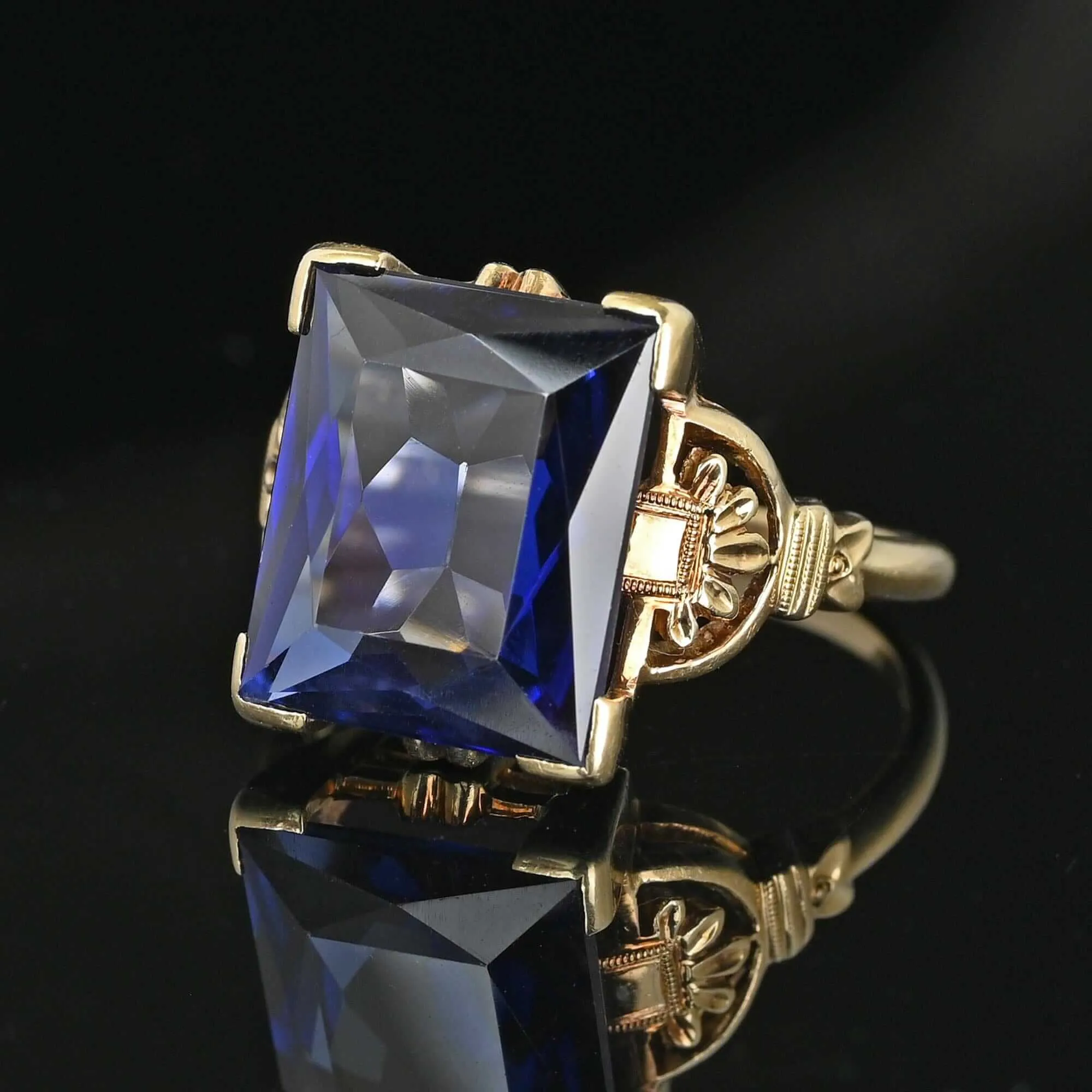 Art Deco 10K Gold Floral Detailed Blue Sapphire Ring