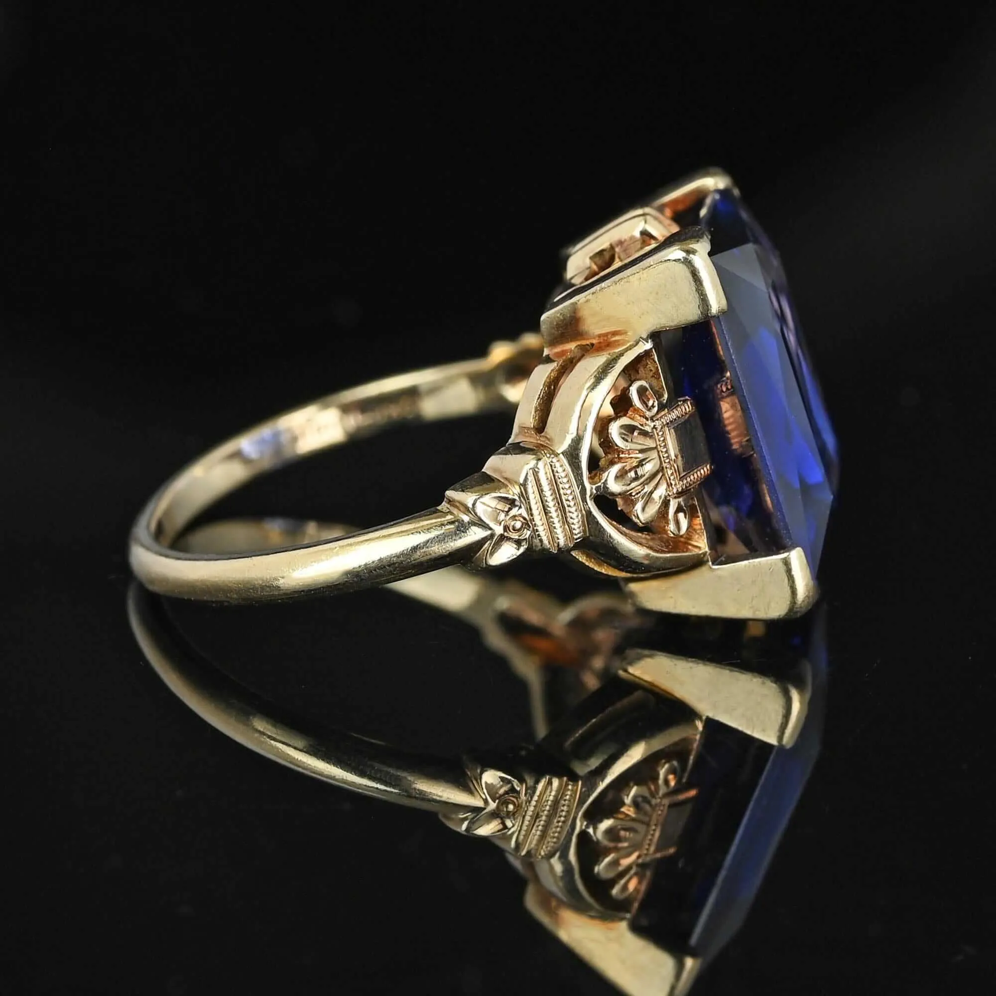 Art Deco 10K Gold Floral Detailed Blue Sapphire Ring