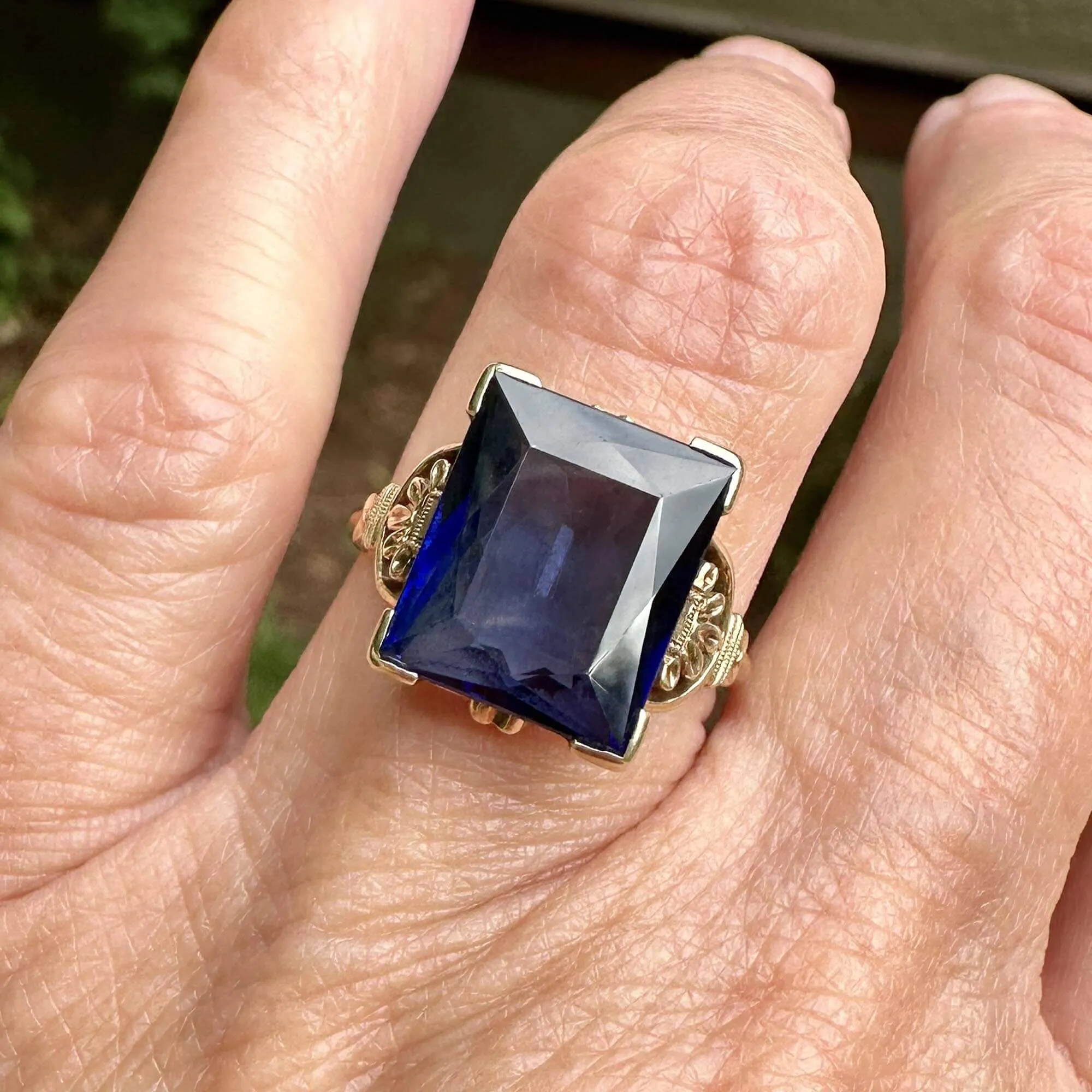 Art Deco 10K Gold Floral Detailed Blue Sapphire Ring