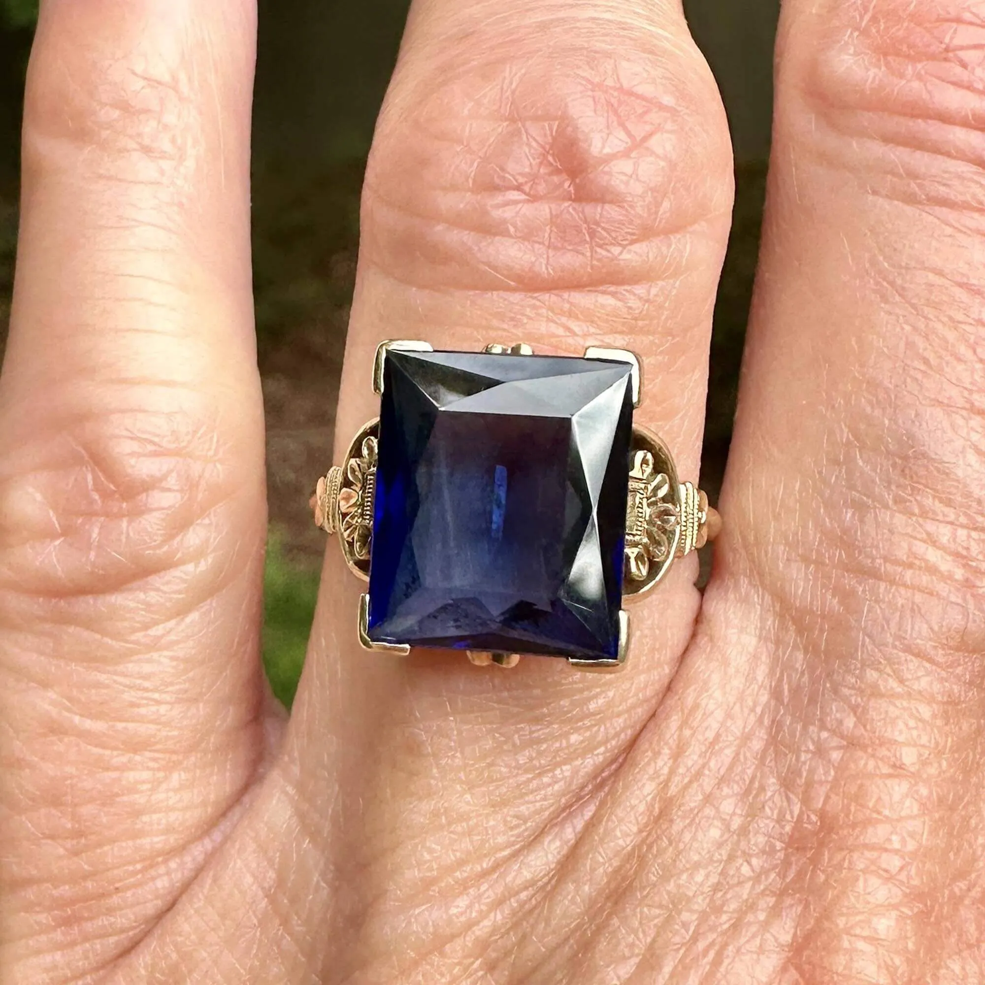 Art Deco 10K Gold Floral Detailed Blue Sapphire Ring