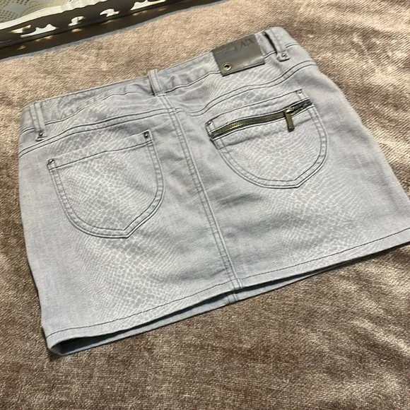 AX Armani Exchange Gray Denim Mini Skirt with Subtle Snakeskin Print - Size 2