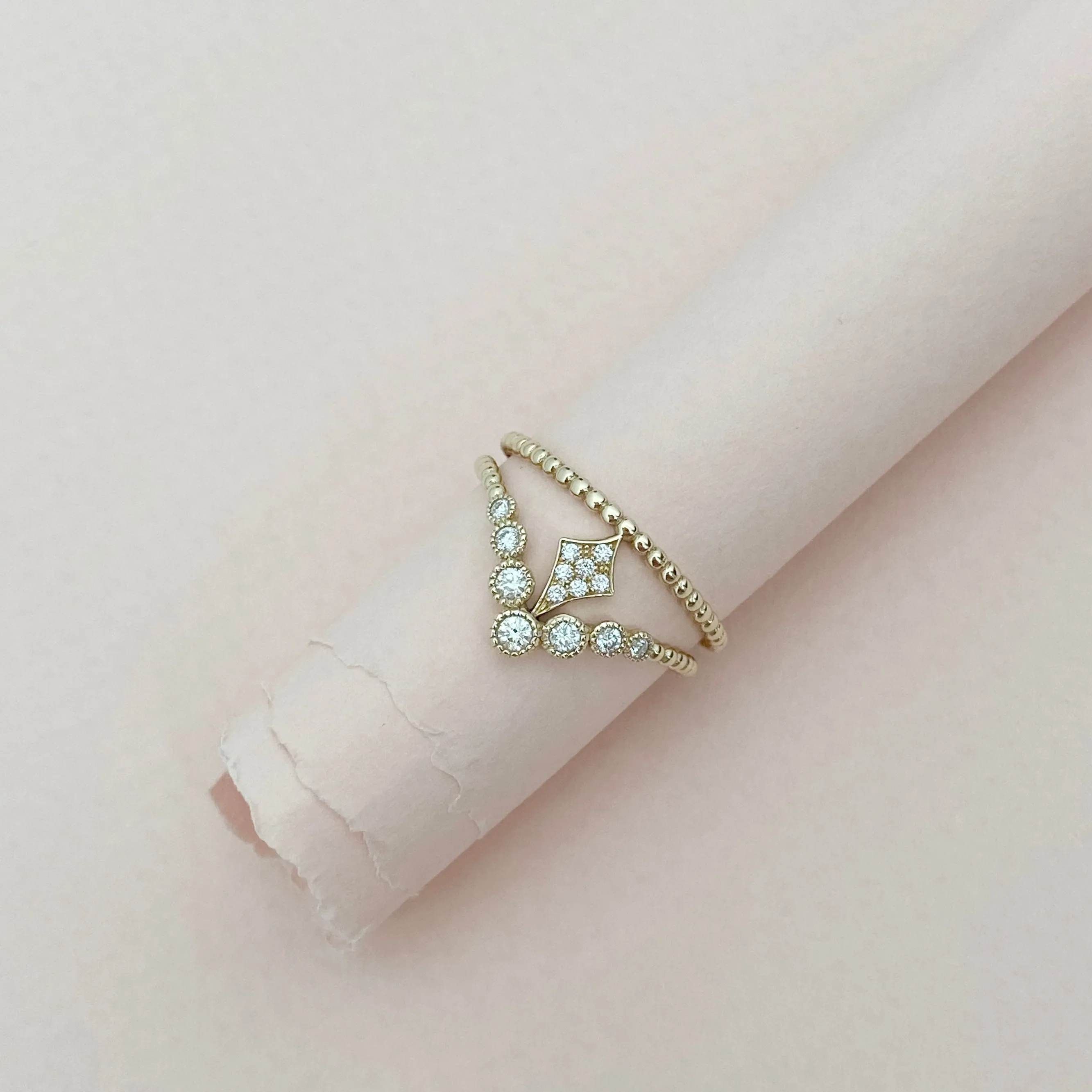 Diamond Bezel V Kite Double Beaded Band