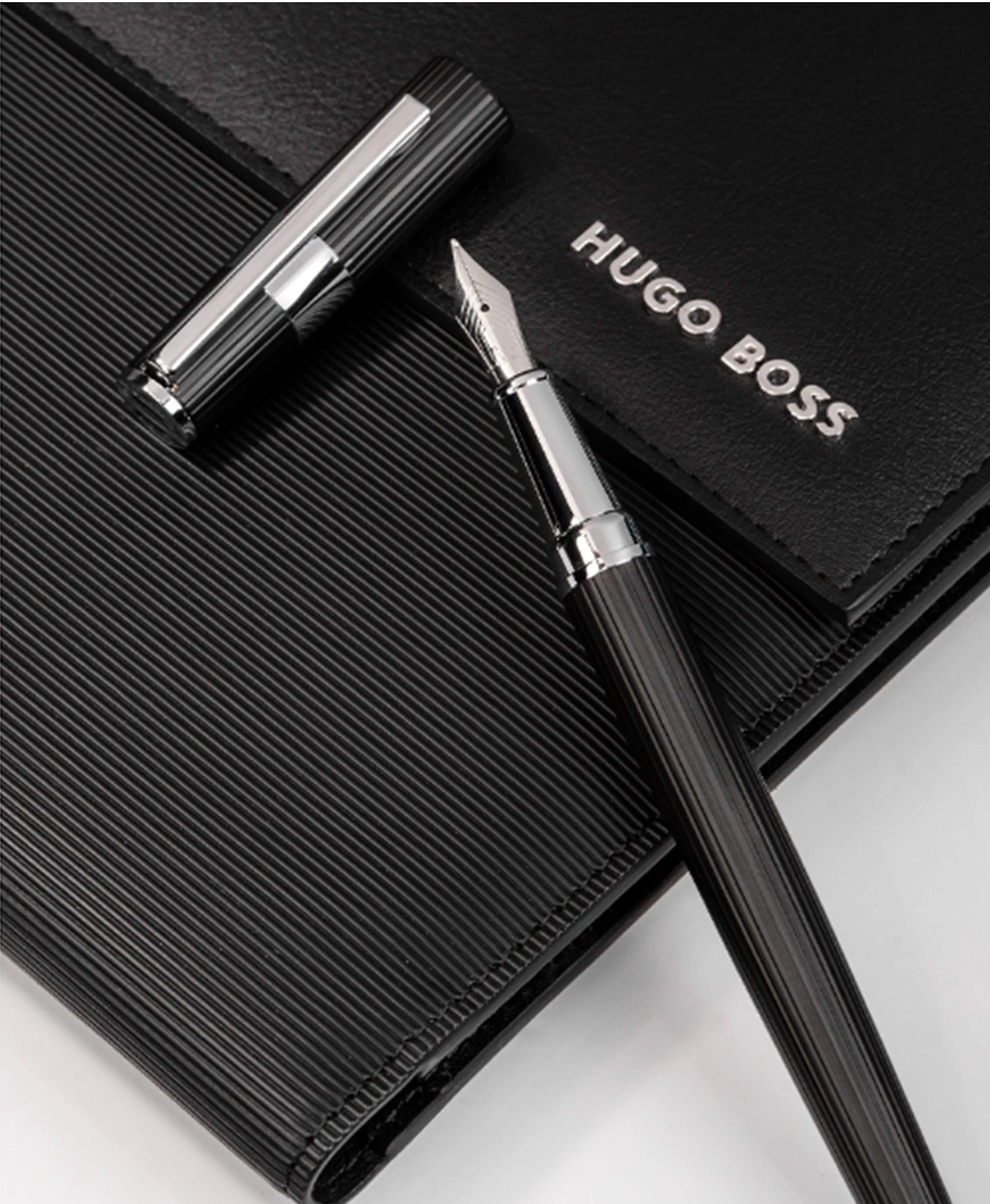 HUGO BOSS HSV2852A-Fountain pen Gear Pinstripe Black / Chrome
