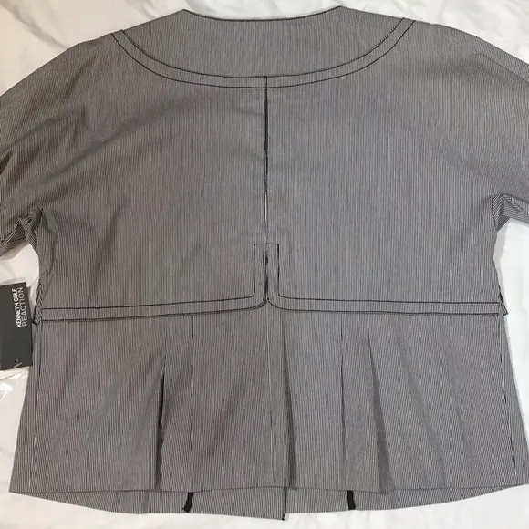 Kenneth Cole Womens Cropped Blazer Size 8 Button Dolman Sleeve Pleated Pinstripe