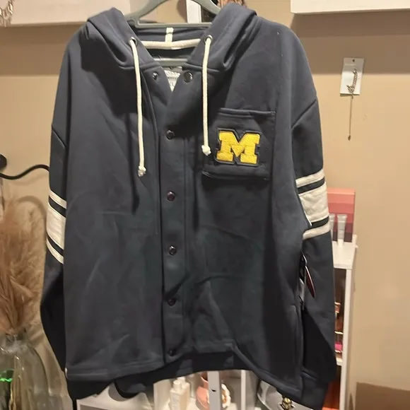 NWT Women’s XL Colosseum Michigan Wolverines Hoodie