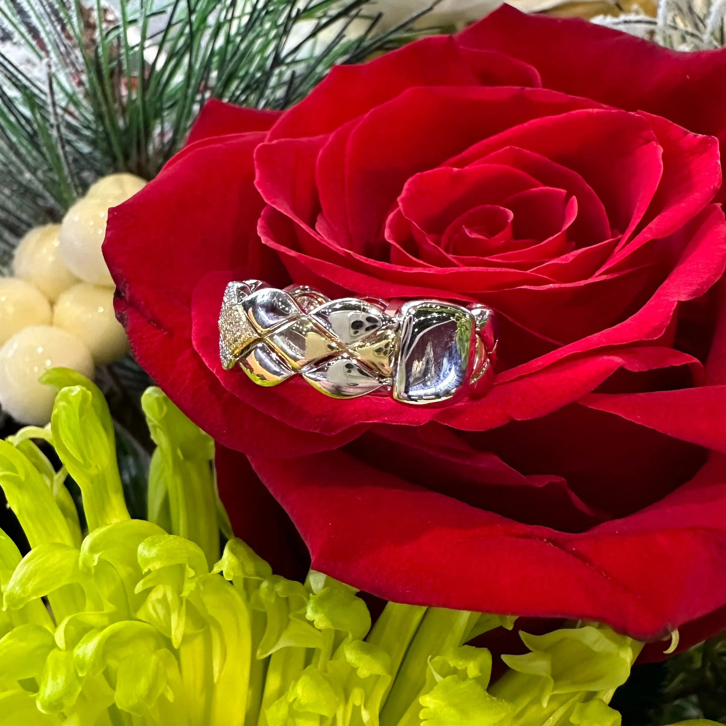 Simon G Two Tone 18K Gold Diamond Quilted Fashion Ring LR3120