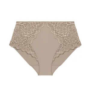 Simone Pérèle Caresse Control Brief