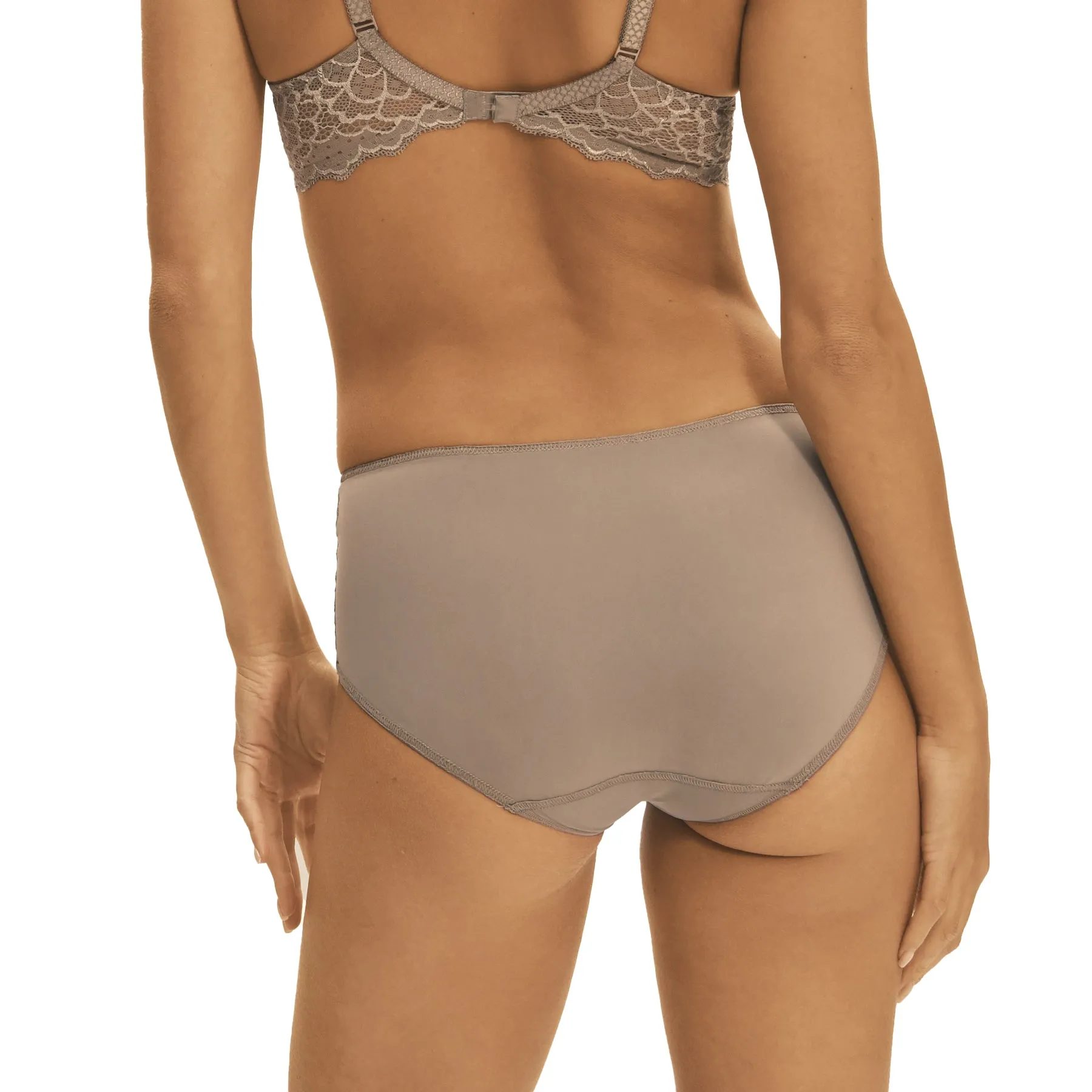 Simone Pérèle Caresse Control Brief