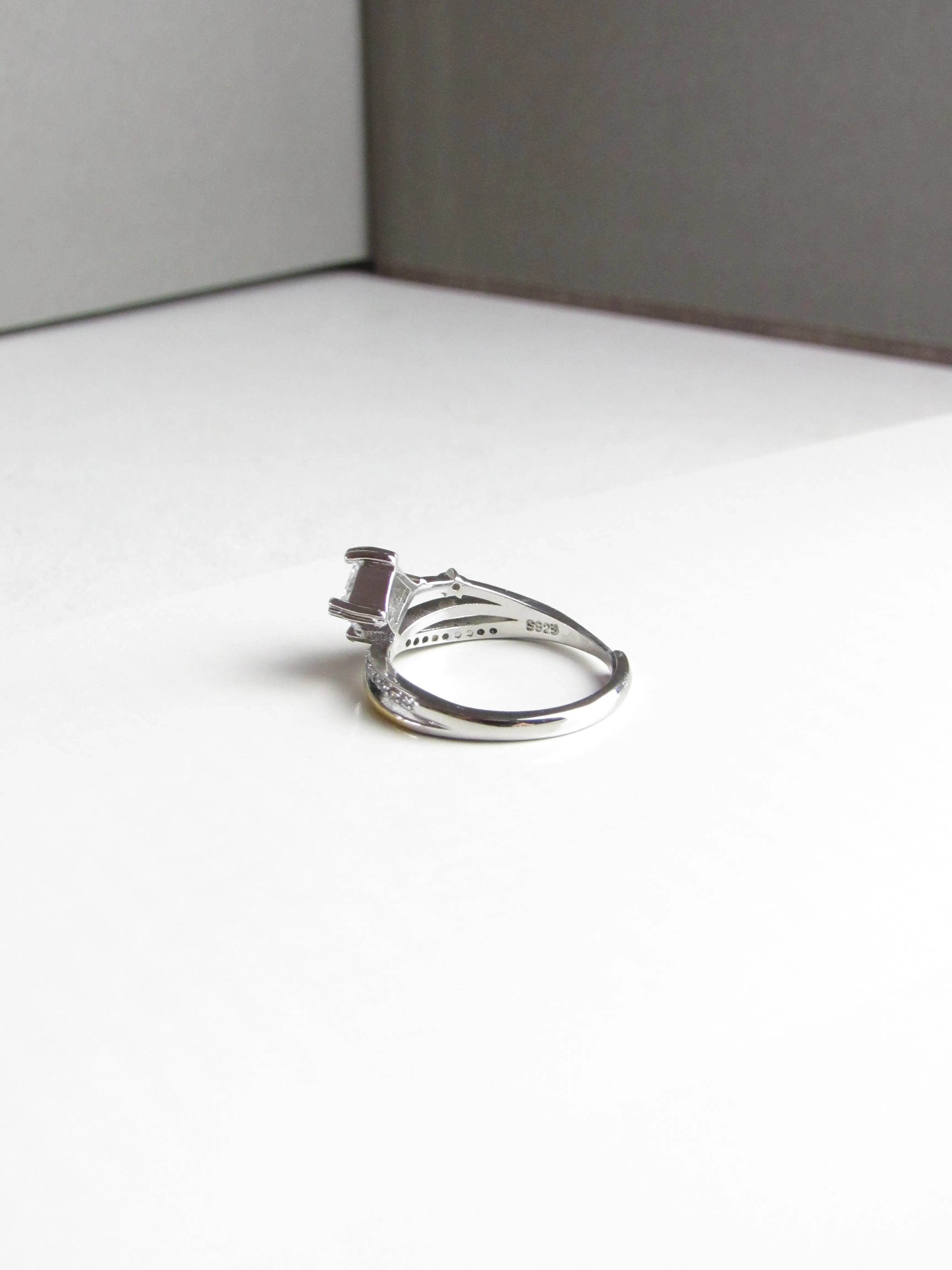 Sweet Dreams Rhombus Crystals Silver Ring