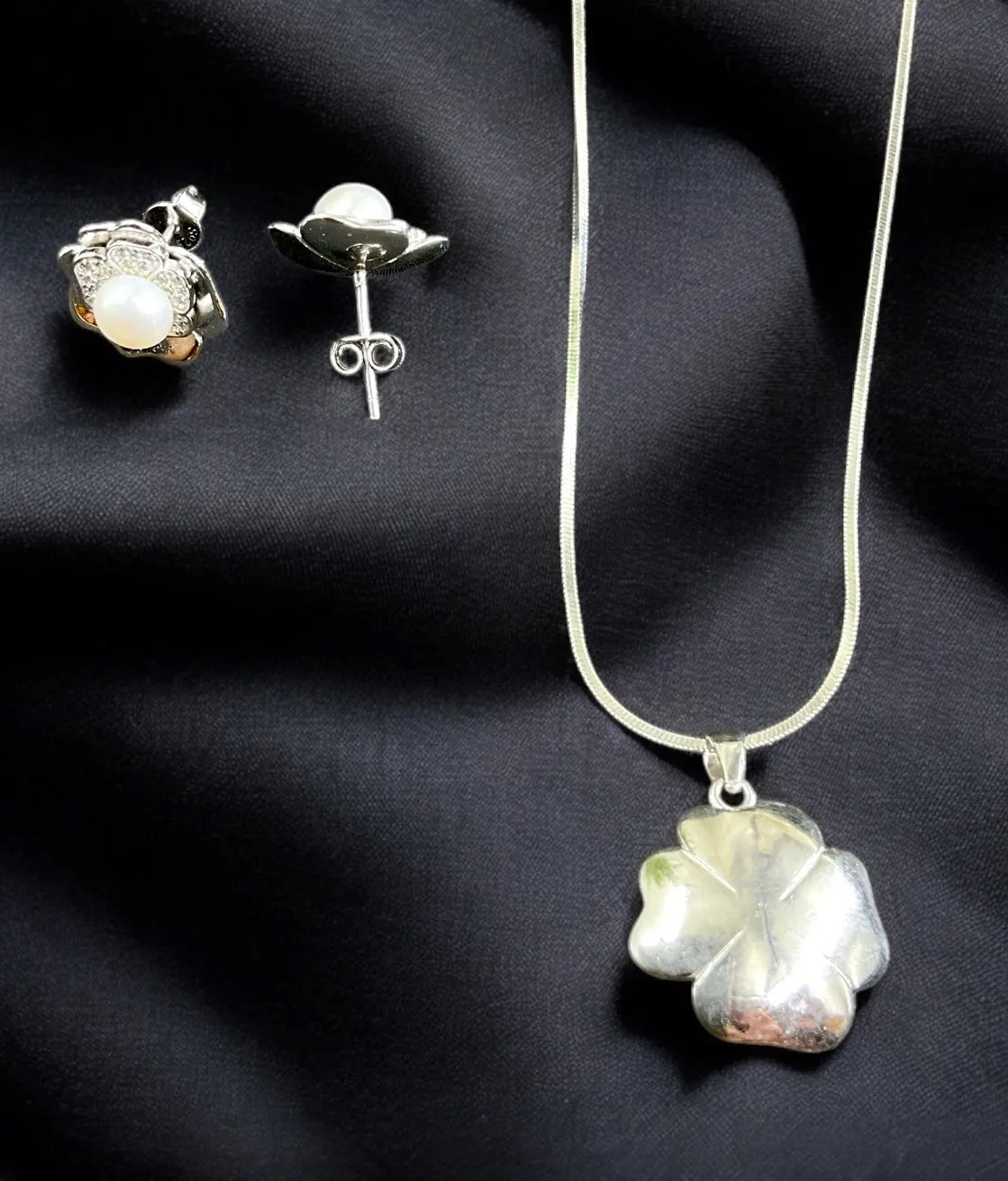 The Soha Silver Pearl Pendant Set