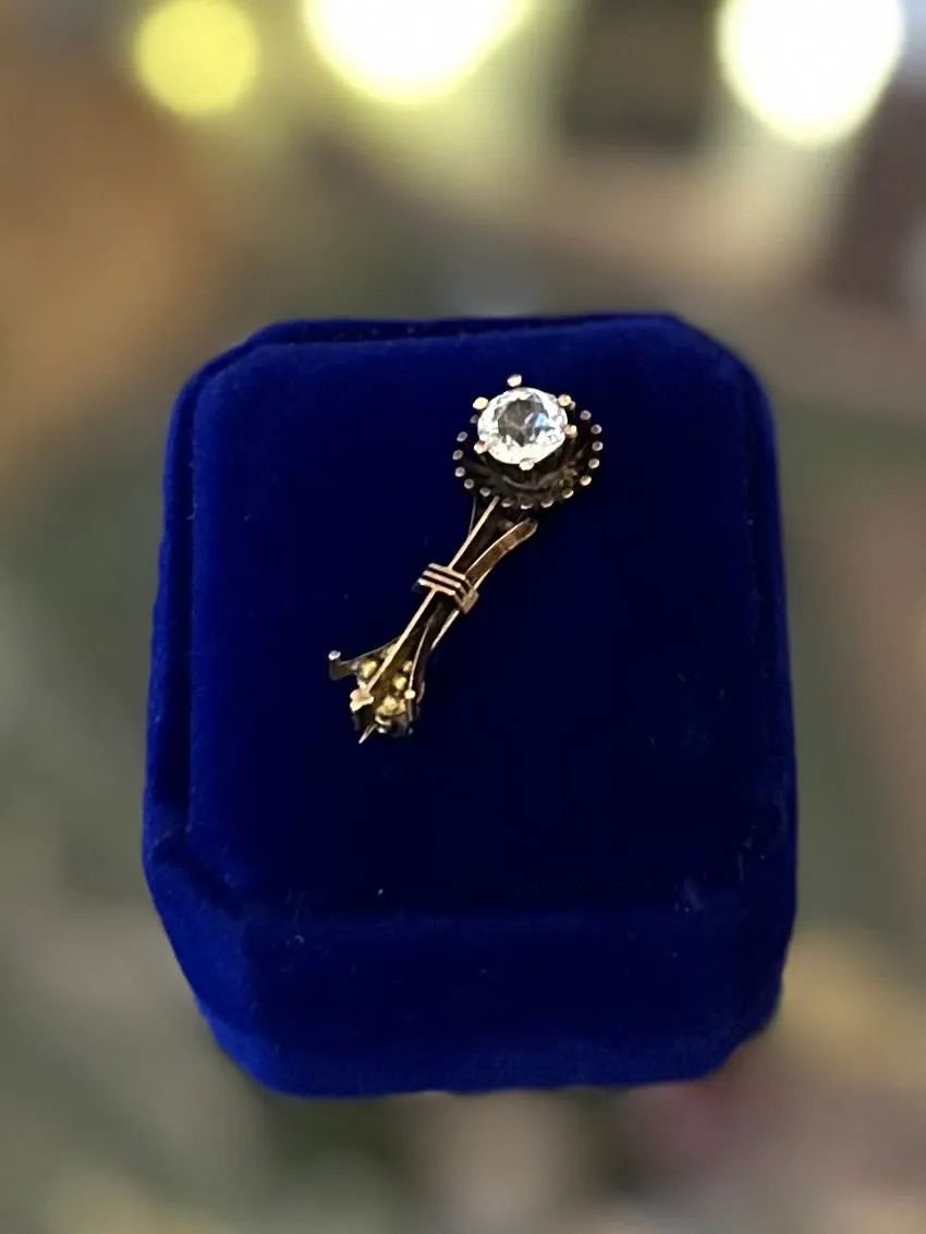 Vintage 1930s 1940s Art Deco Gold Filled & Faceted Glass Rhinestone Halley’s Coment Brooch Pin