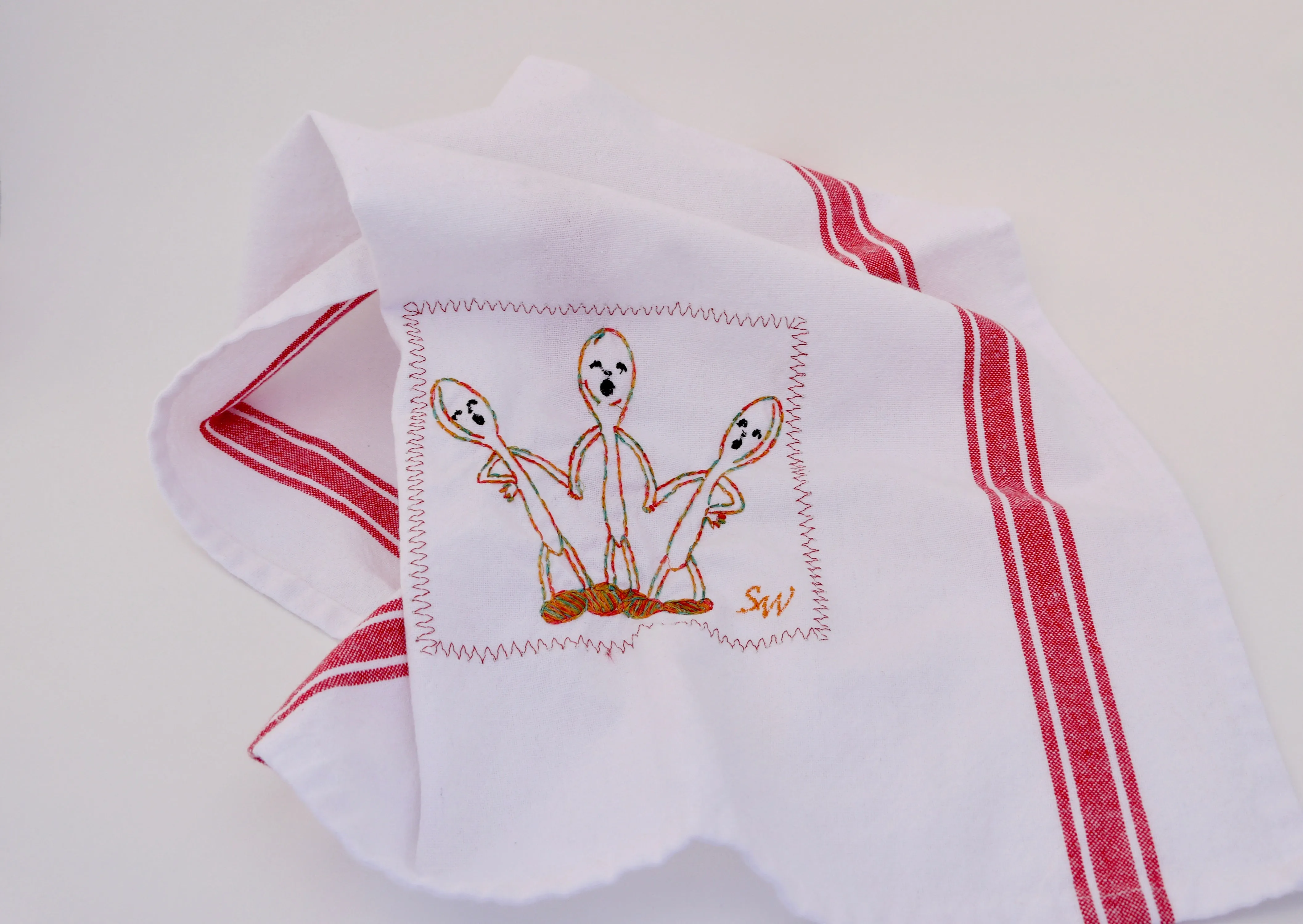 Vintage Style Embroidered Towel Nostalgic Gift Singing Spoons  | stitchywoman.net