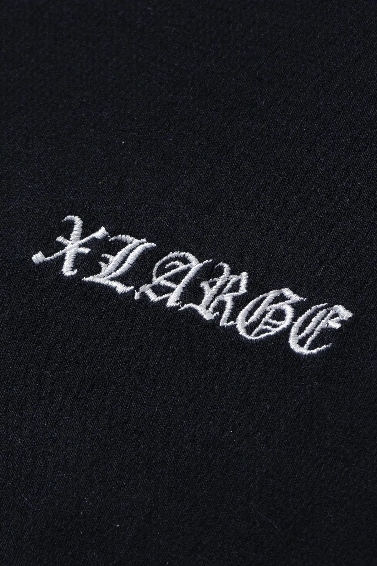 XLARGE × NEW ERA TEE - BLACK