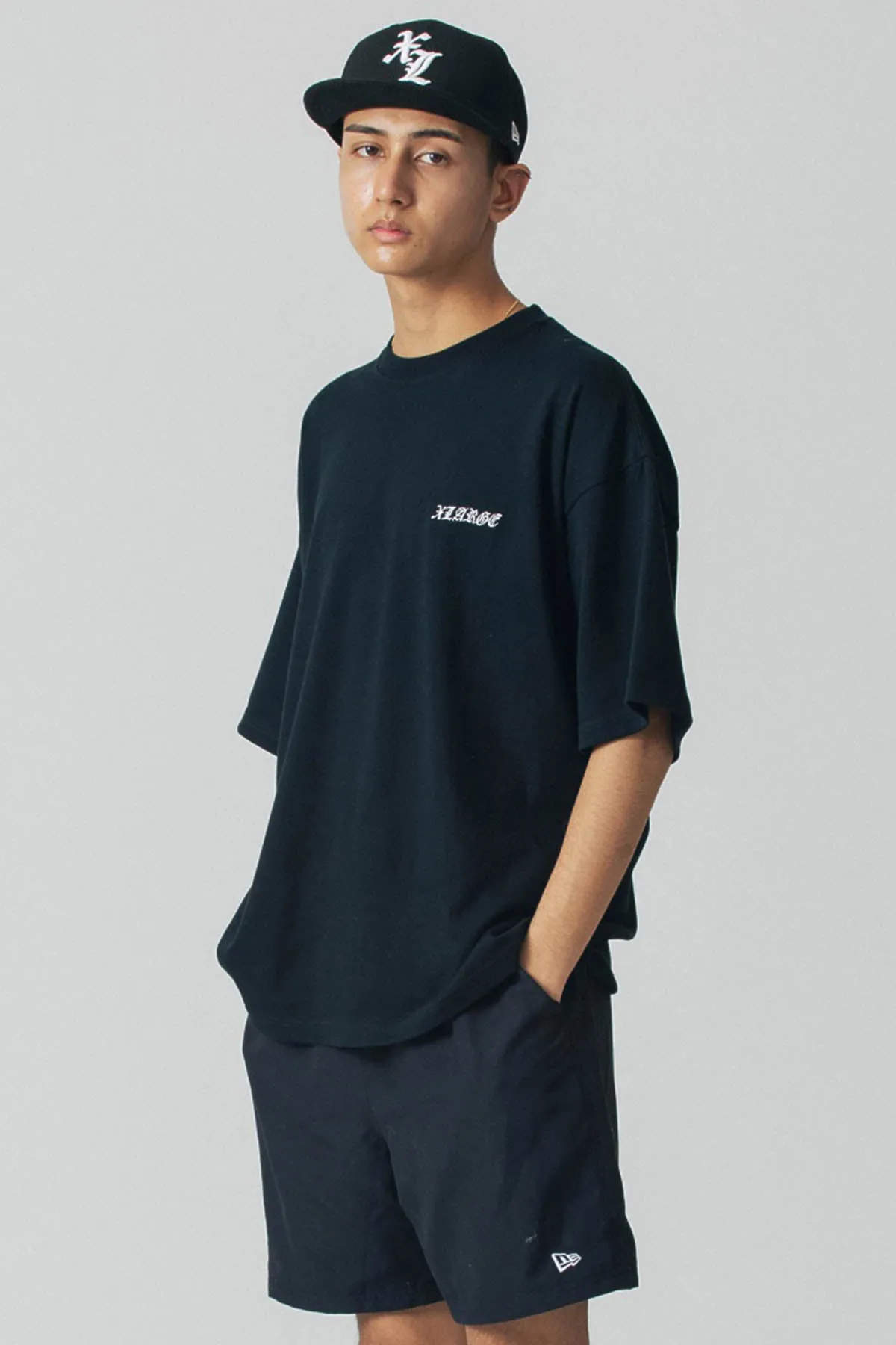 XLARGE × NEW ERA TEE - BLACK