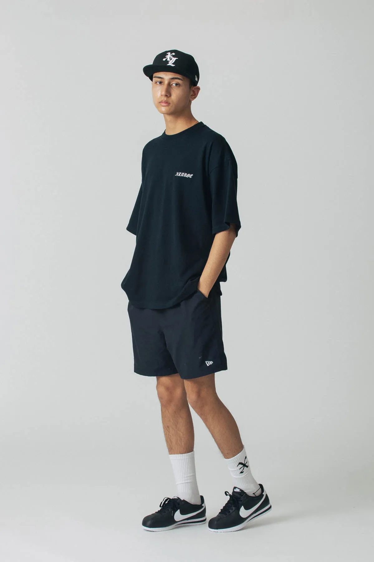 XLARGE × NEW ERA TEE - BLACK